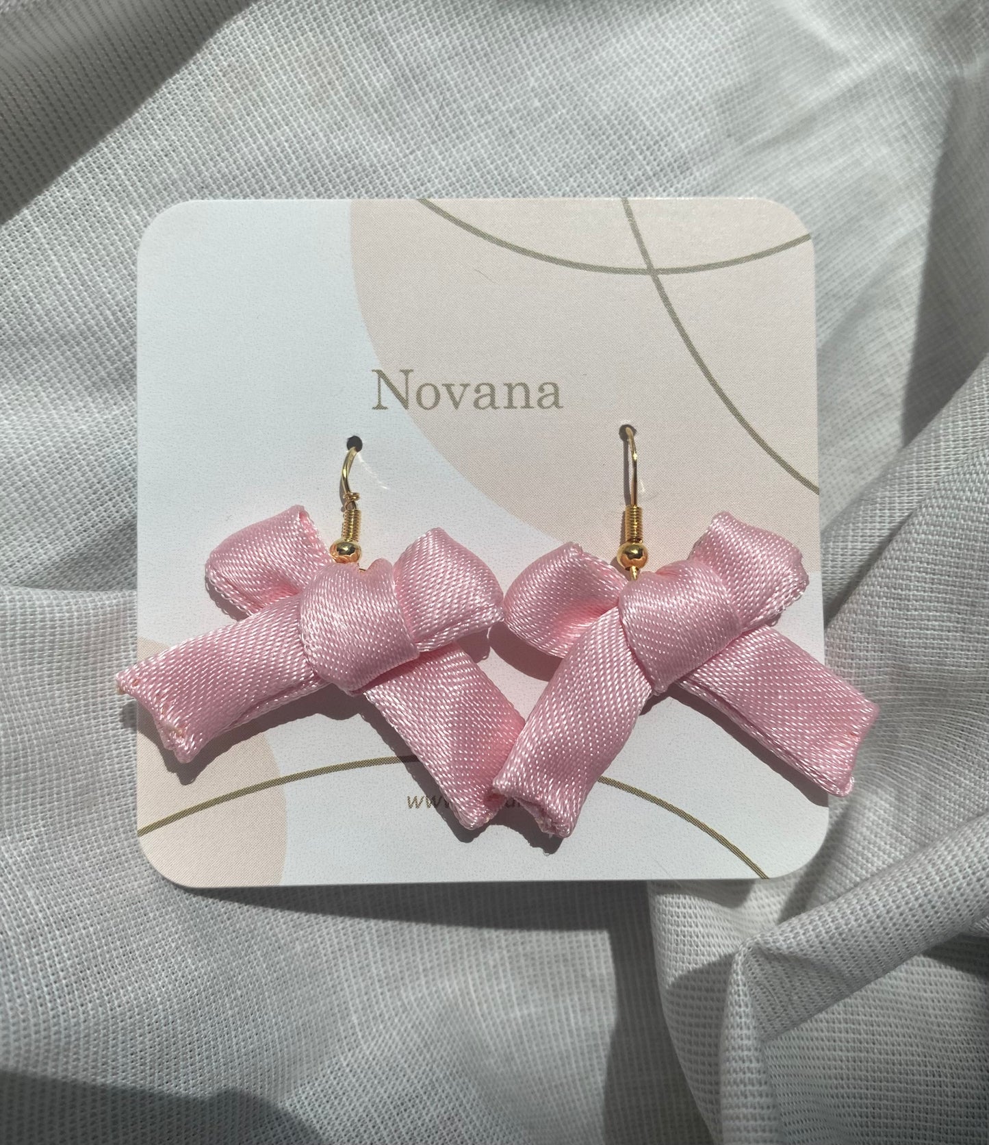 Boucles d’oreilles rose satiné