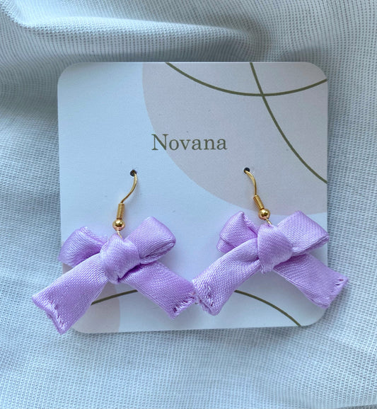 Boucles d’oreilles satinée violet pastel
