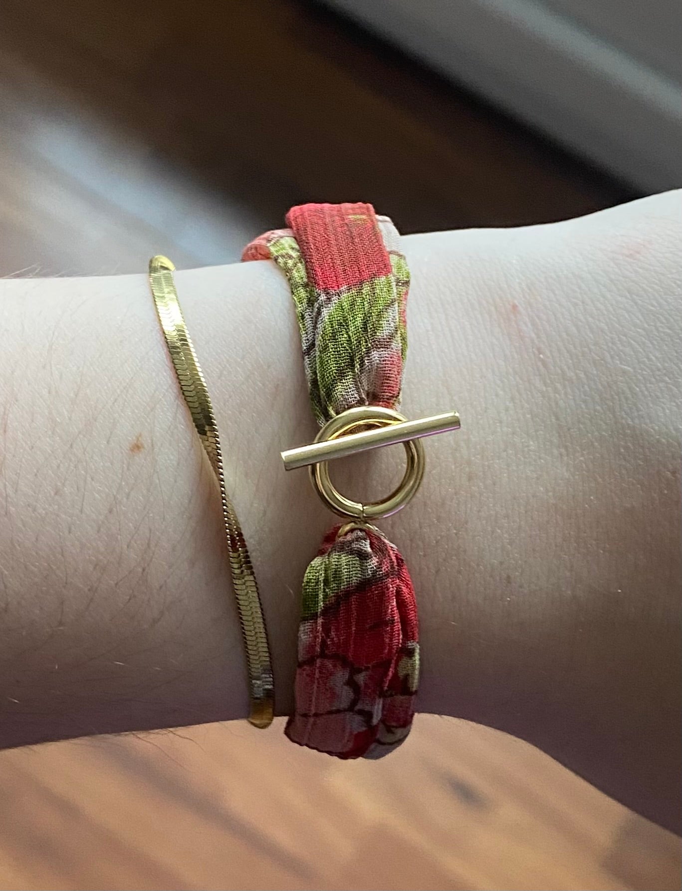 Bracelet AURORE rouge et vert à fleurs