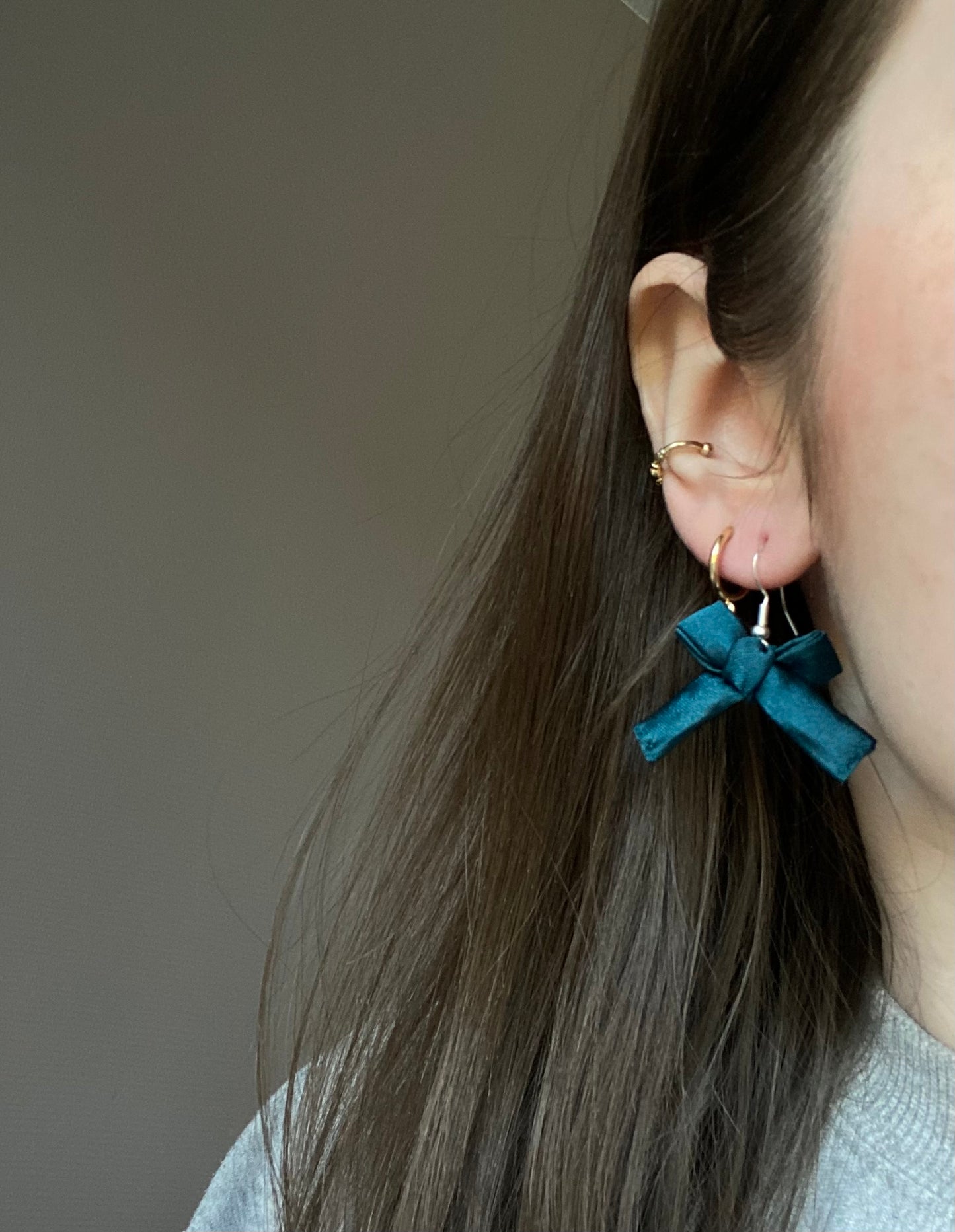 Boucles d’oreilles satinée bleu canard