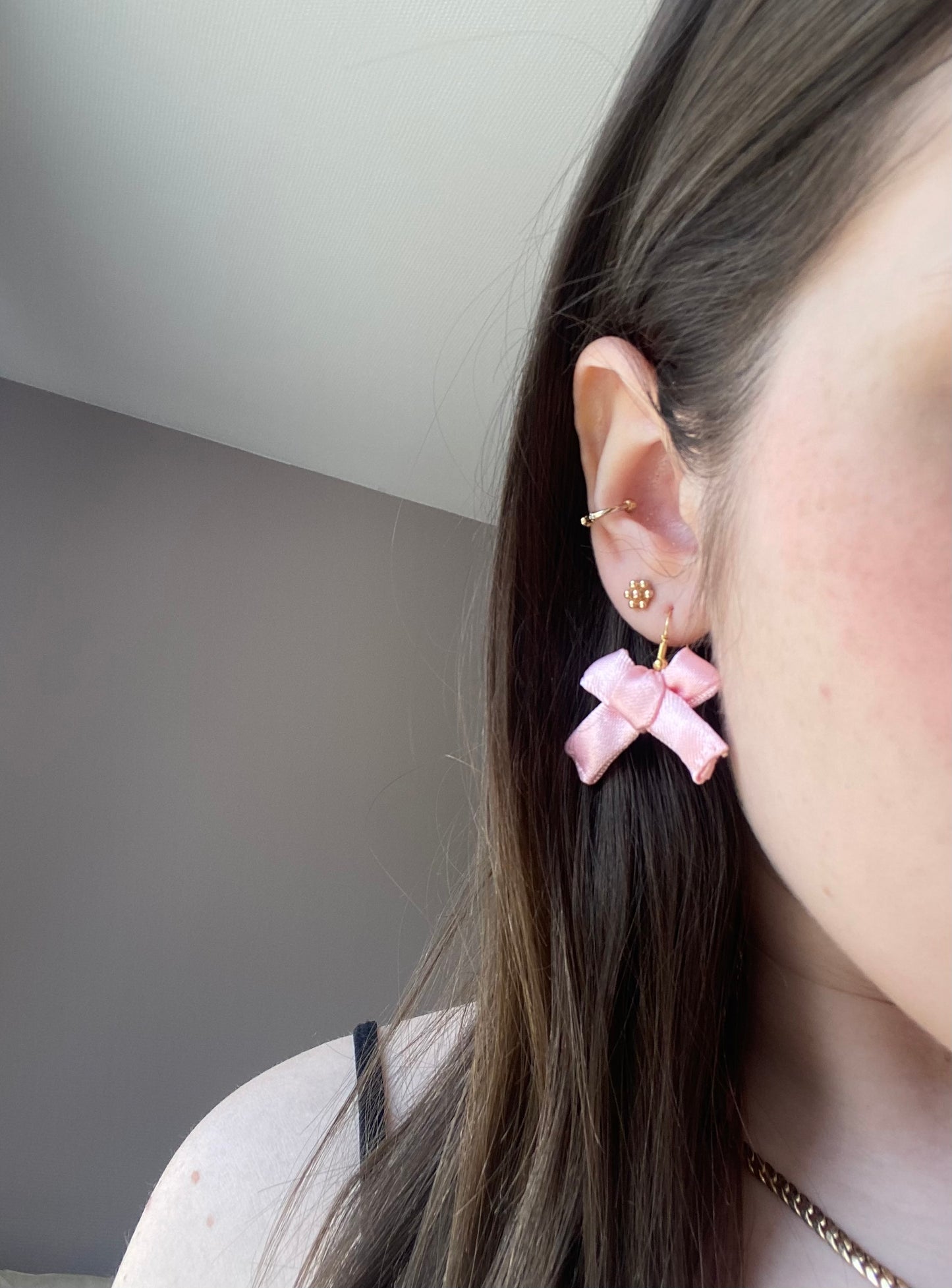 Boucles d’oreilles rose satiné