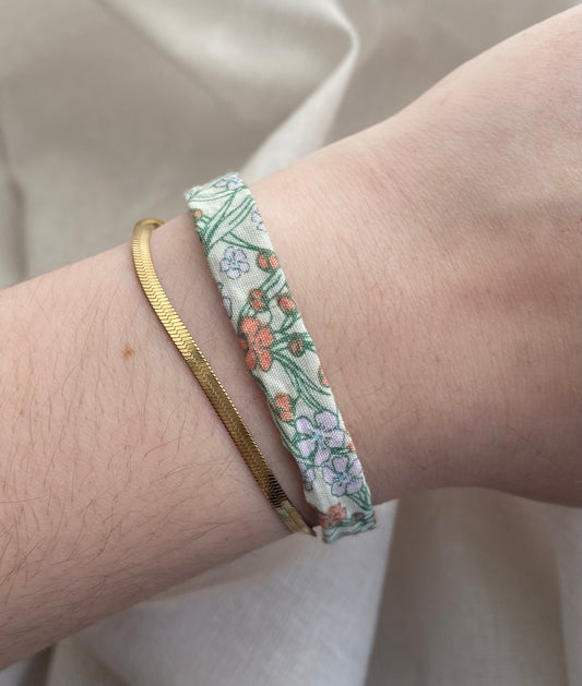 Bracelet simple vert à fleurs