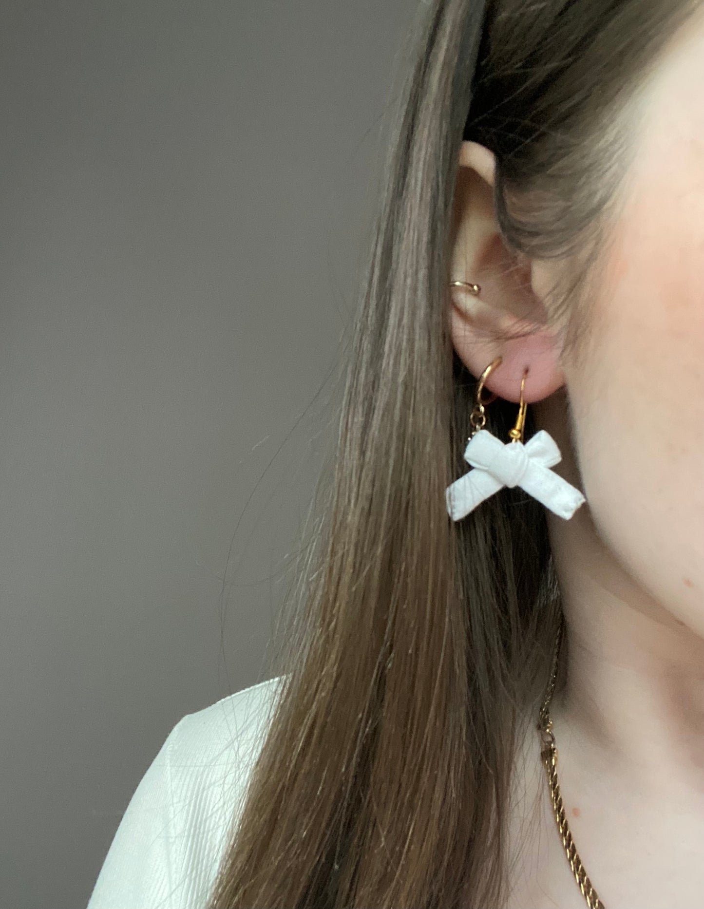 Boucles d’oreilles noeuds blanche